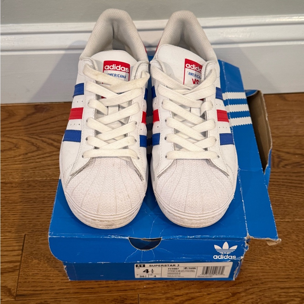 Adidas Kids/women’s superstar White Sneakers